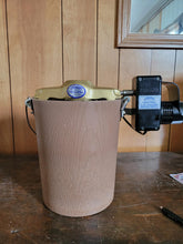 Load image into Gallery viewer, 2 QUART ELECTRIC AMISH FREEZER (ICE CREAM MAKER)