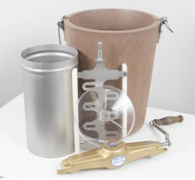 Load image into Gallery viewer, 6 QUART HAND CRANK FREEZER WITH POLY TUB
